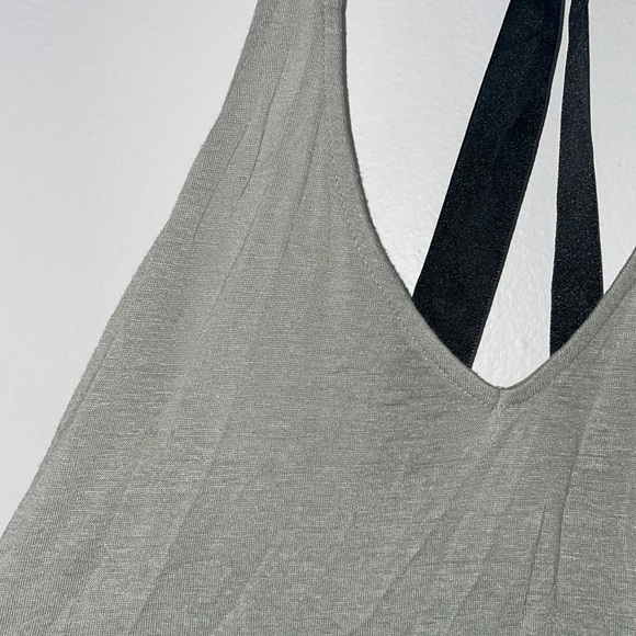 Halter backless top - Picture 2 of 4